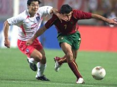 02年世界杯韩国和葡萄牙的比赛竟被称为神奇之夜，韩国队表现滑稽